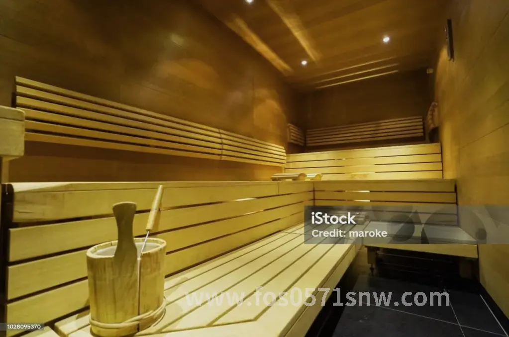 按摩师与顾客交流